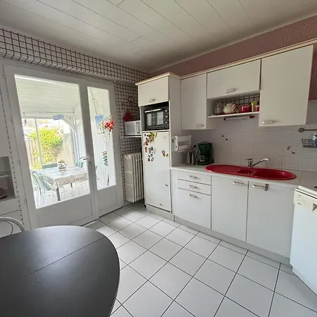 Maison 2 Avec Jardin, Quartier La Chaume, Proche Et Commerces - Fr-1-197-591 Semesterbostad
