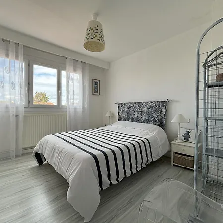 Maison 2 Avec Jardin, Quartier La Chaume, Proche Et Commerces - Fr-1-197-591 *