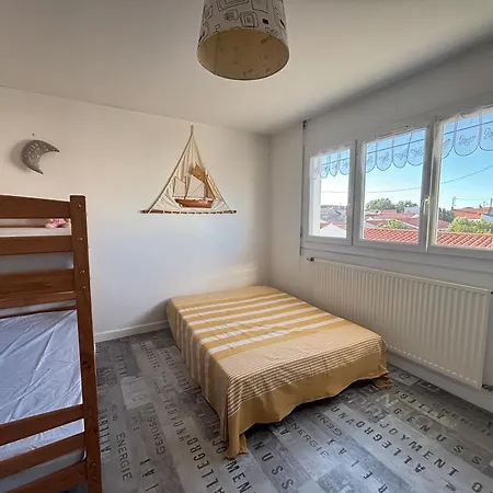 Сasa de vacaciones Maison 2 Avec Jardin, Quartier La Chaume, Proche Et Commerces *