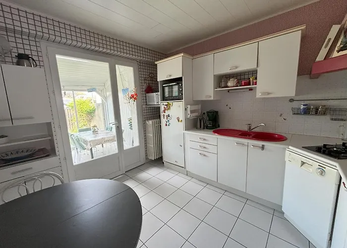 Maison 2 Avec Jardin, Quartier La Chaume, Proche Et Commerces - Fr-1-197-591 度假居